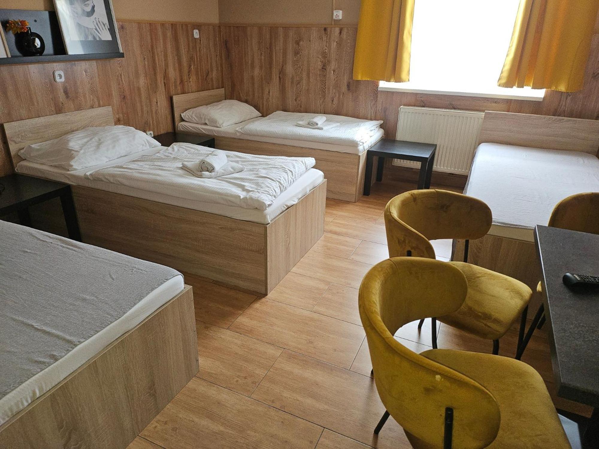 אוסטרבה Hotel Taurus מראה חיצוני תמונה
