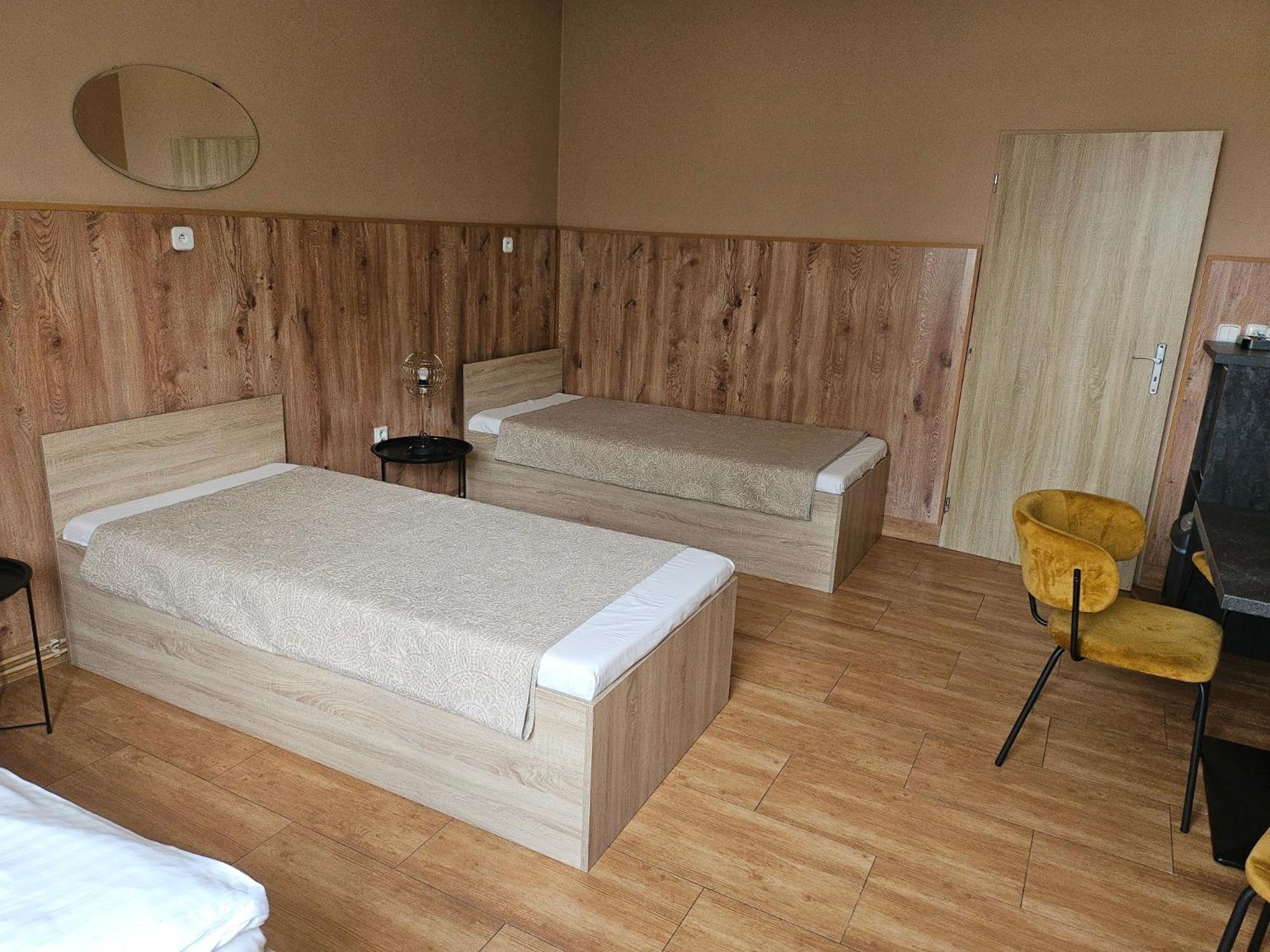 אוסטרבה Hotel Taurus מראה חיצוני תמונה