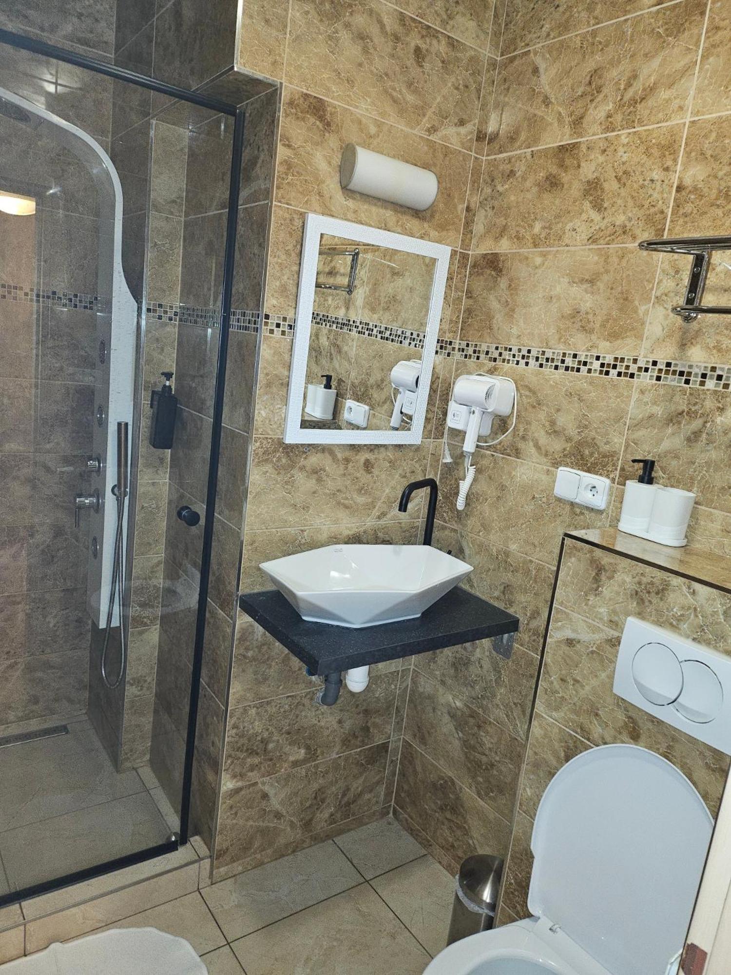 אוסטרבה Hotel Taurus מראה חיצוני תמונה