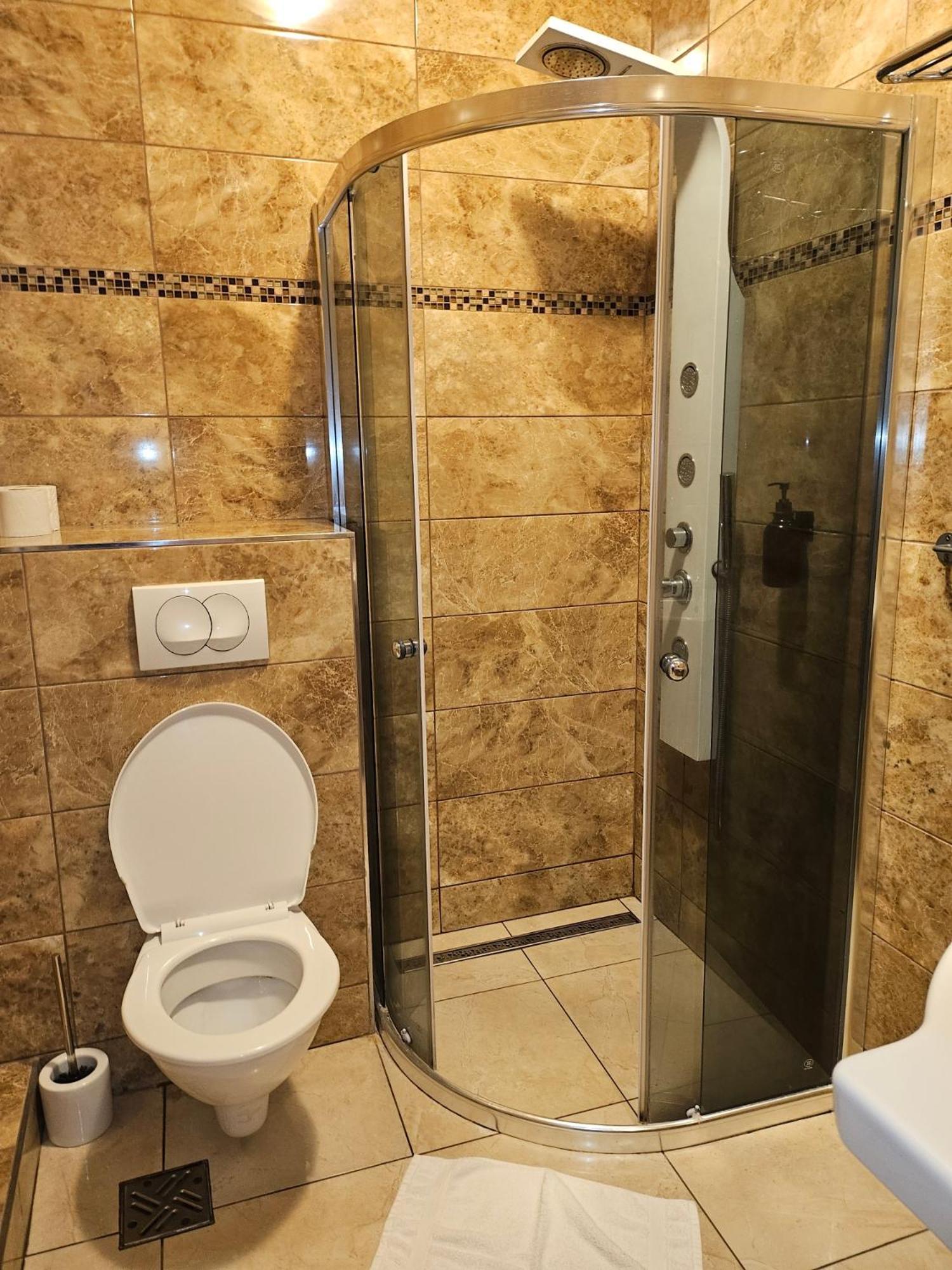 אוסטרבה Hotel Taurus מראה חיצוני תמונה
