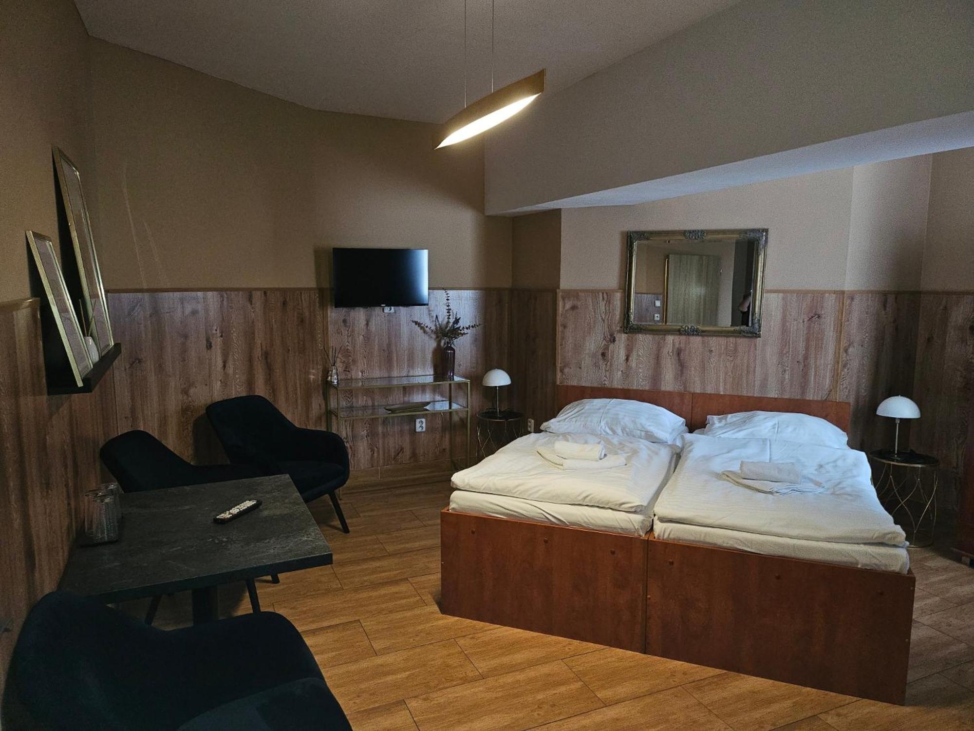 אוסטרבה Hotel Taurus מראה חיצוני תמונה