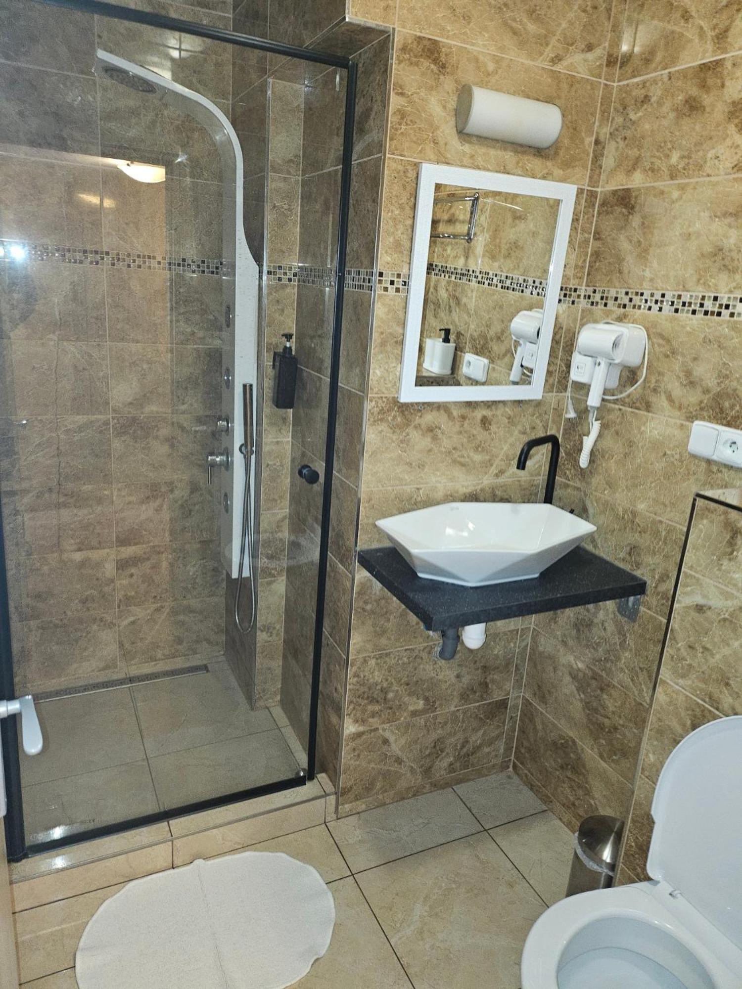 אוסטרבה Hotel Taurus מראה חיצוני תמונה