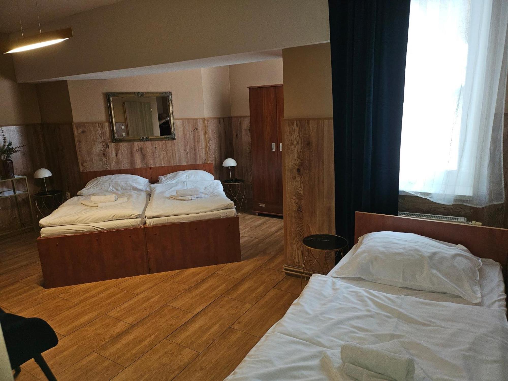 אוסטרבה Hotel Taurus מראה חיצוני תמונה