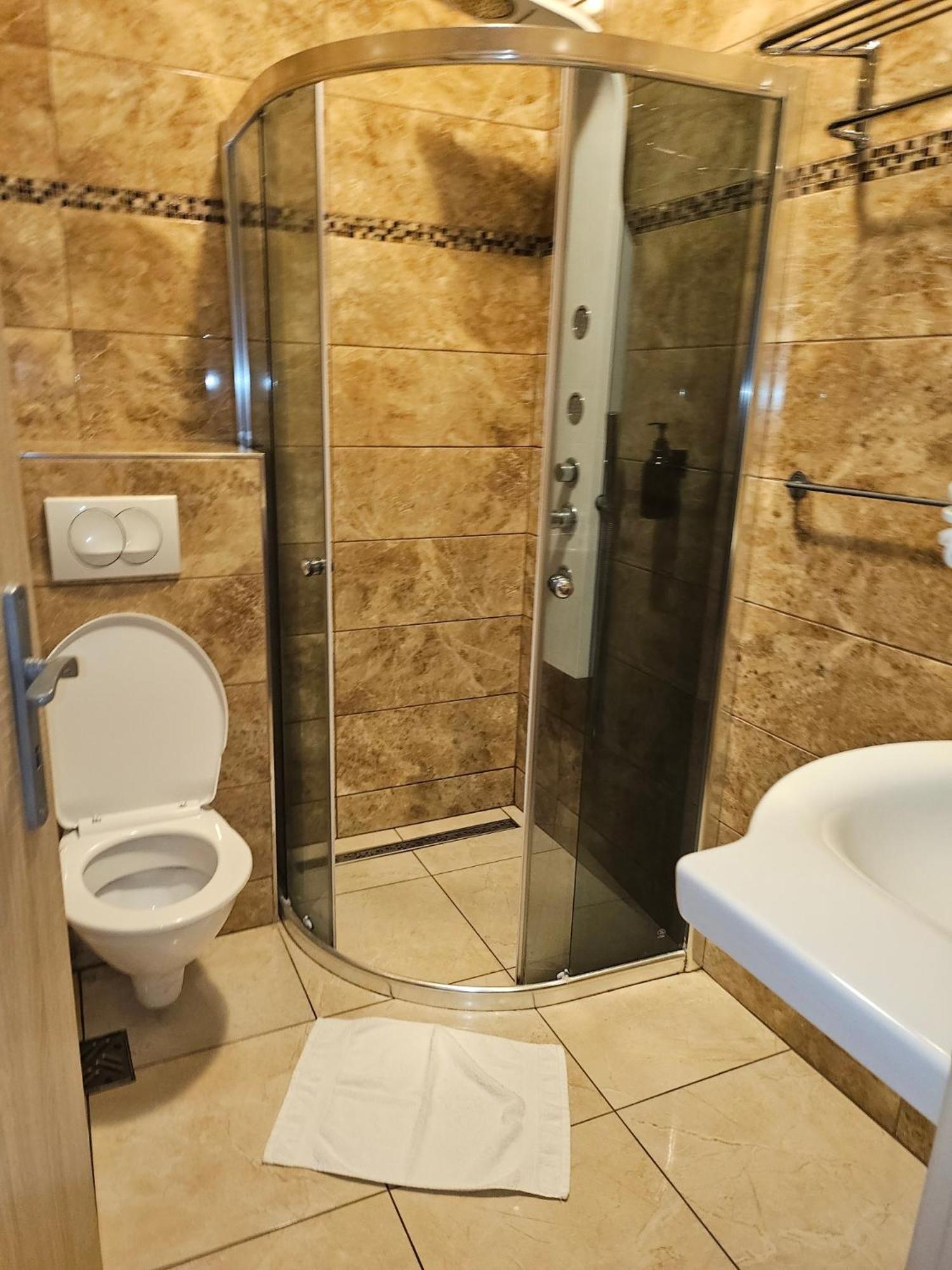 אוסטרבה Hotel Taurus מראה חיצוני תמונה