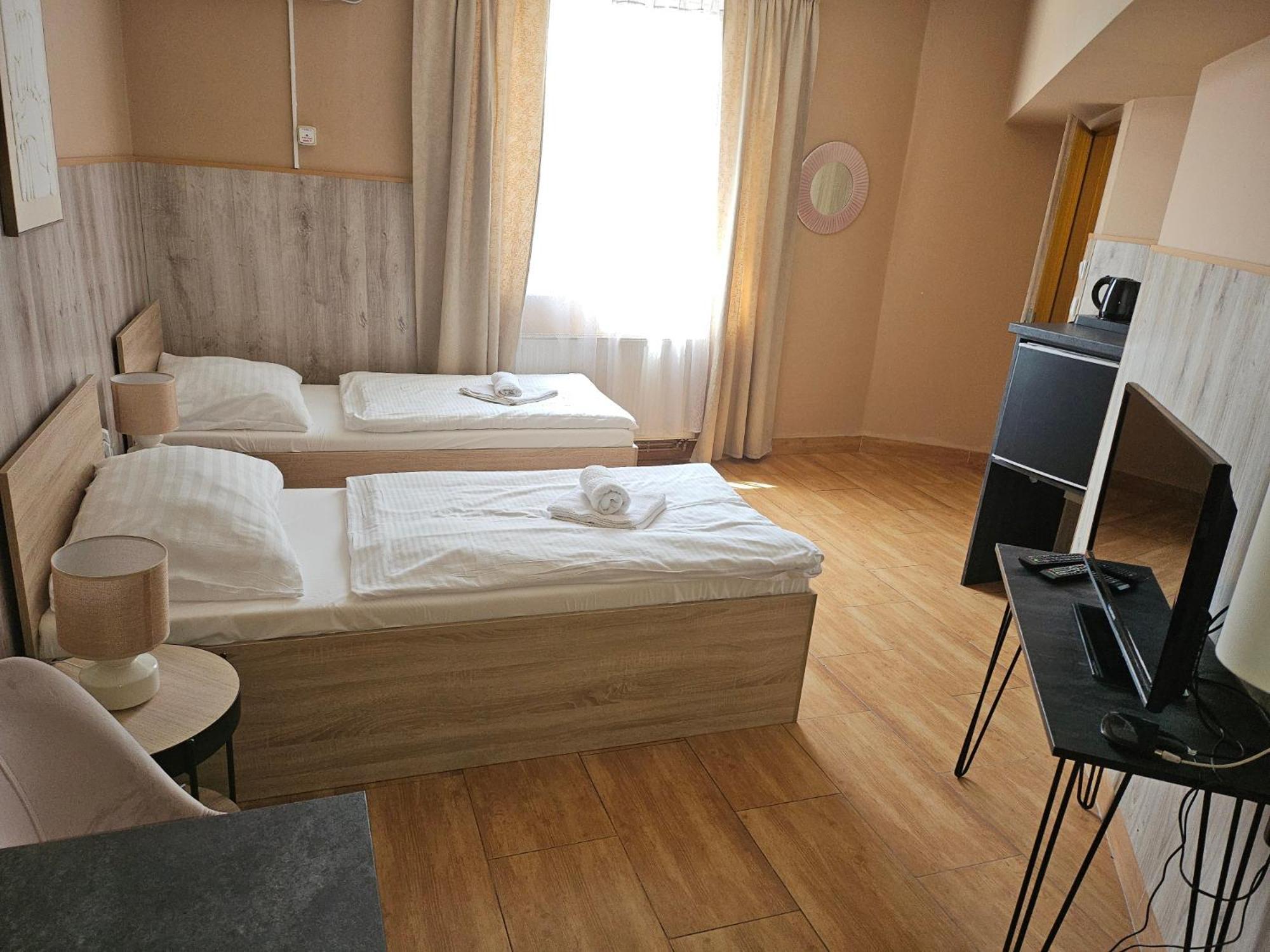 אוסטרבה Hotel Taurus מראה חיצוני תמונה