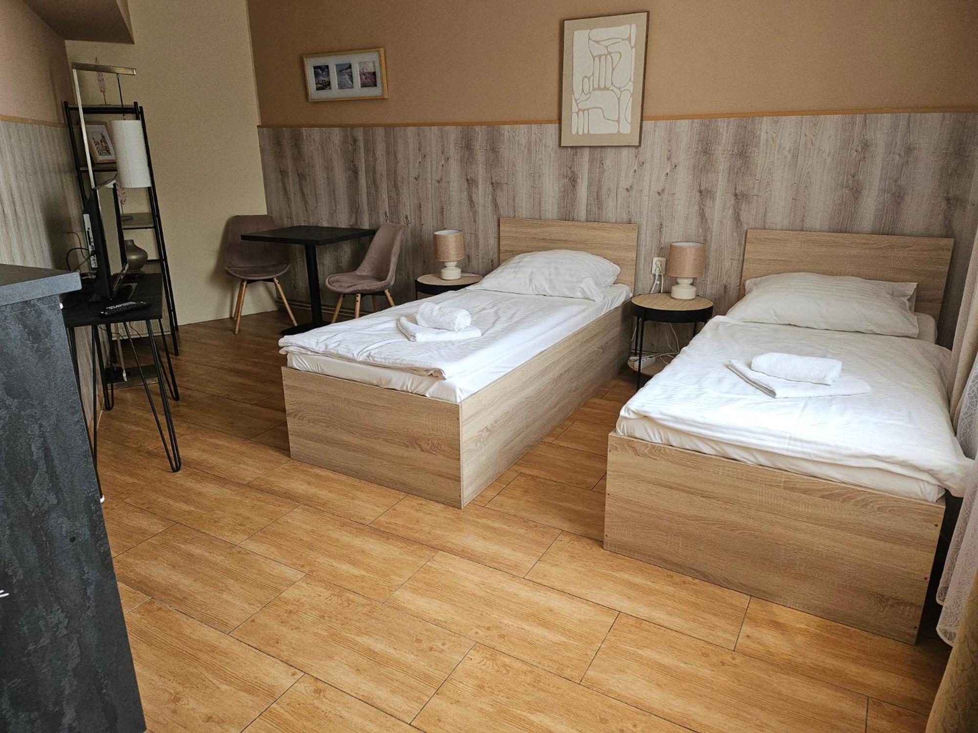 אוסטרבה Hotel Taurus מראה חיצוני תמונה