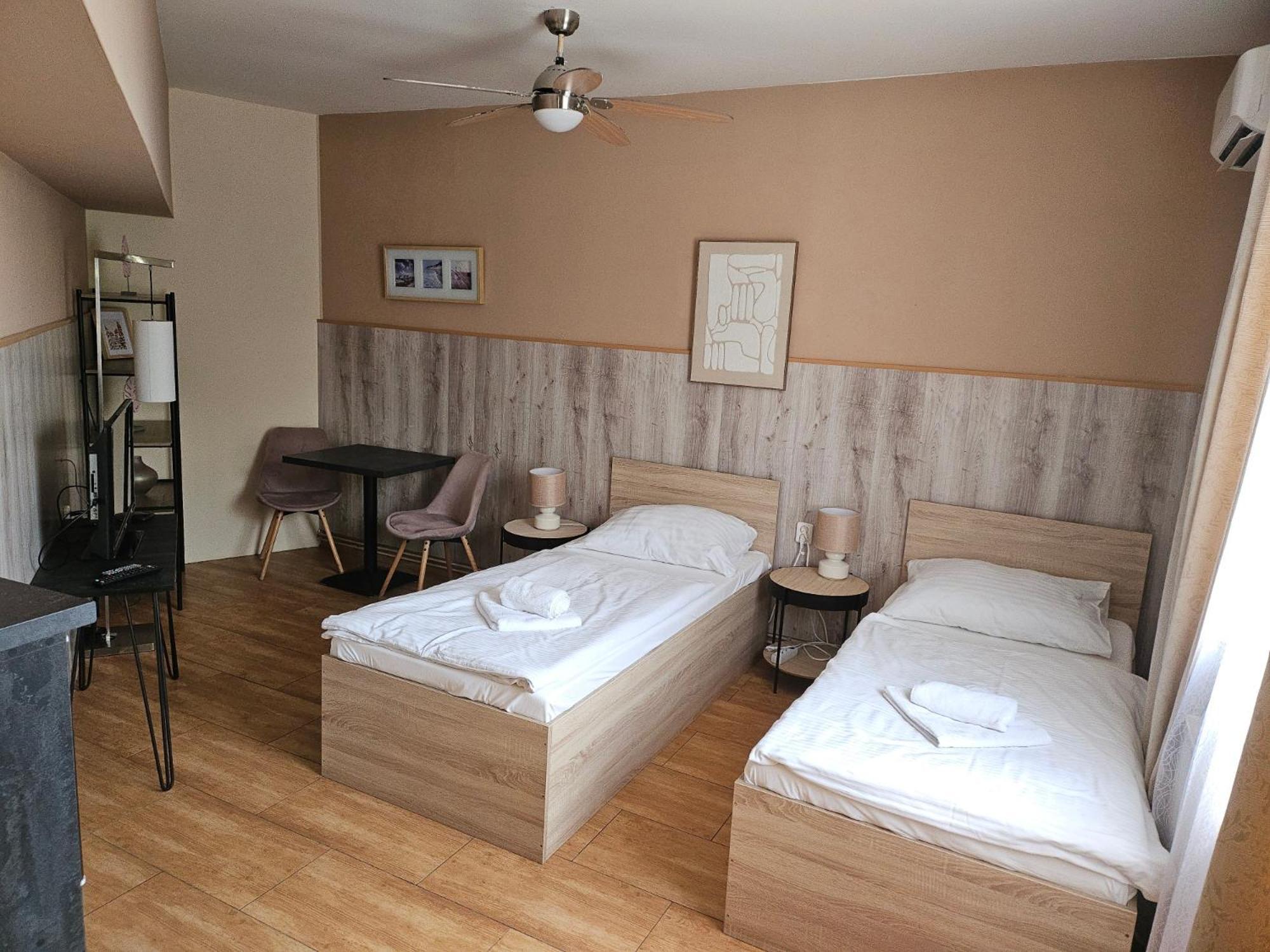 אוסטרבה Hotel Taurus מראה חיצוני תמונה